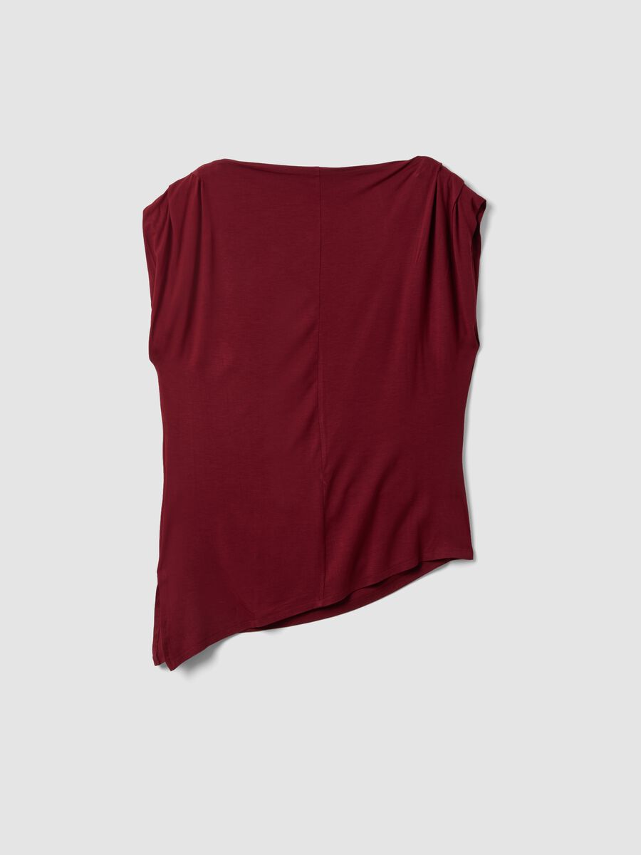 Rotes T-Shirt aus Stretch-Viskose mit drapiertem Ausschnitt_1