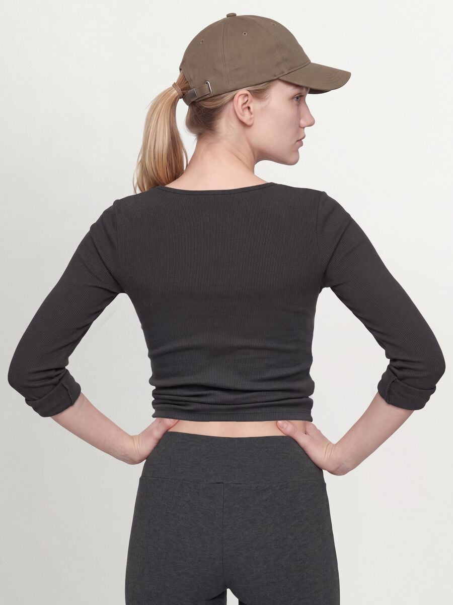 Schwarzes T-Shirt aus elastischer Viskose mit Rundhalsausschnitt_3