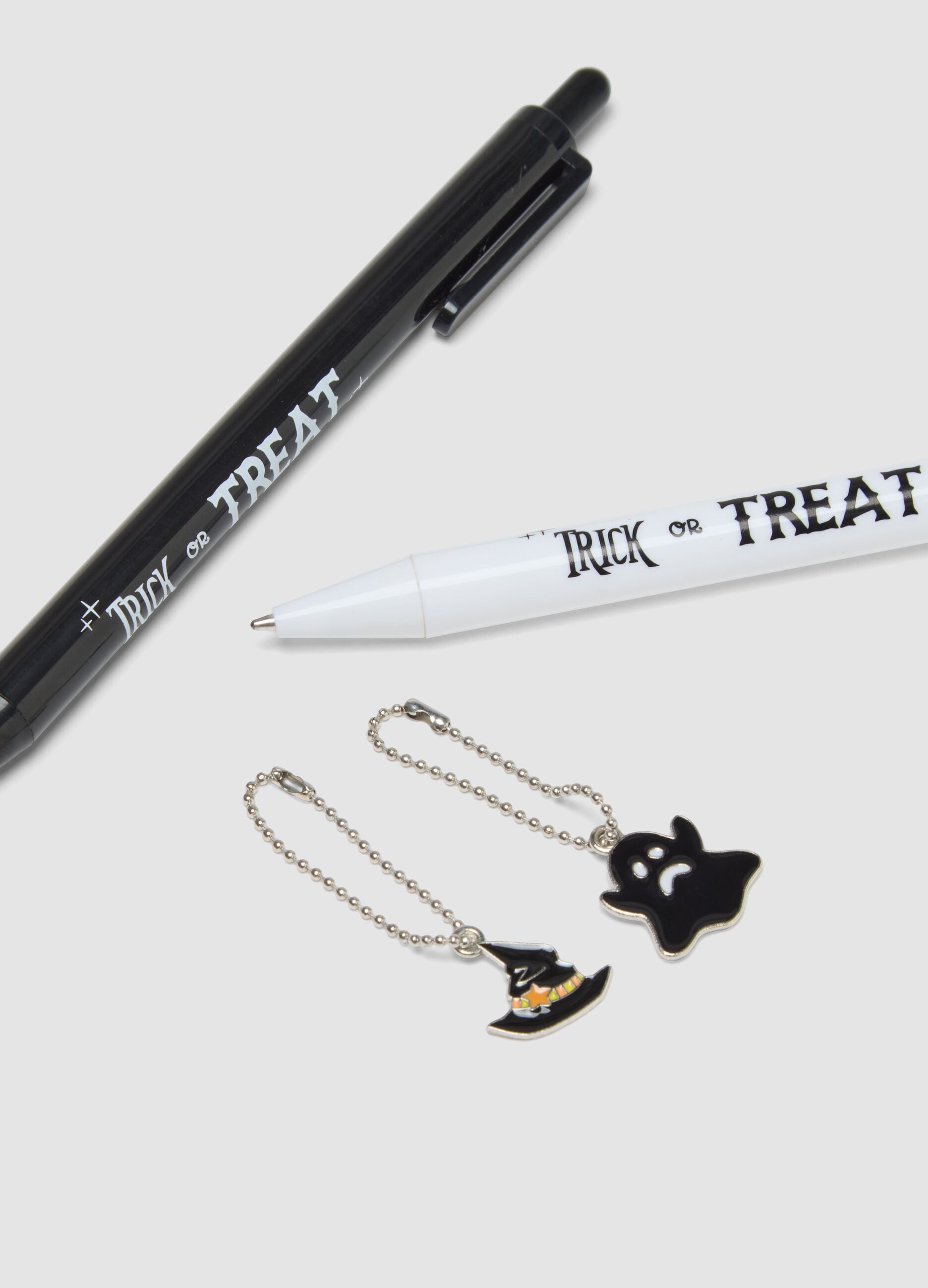 Black and white pen set with Halloween charms