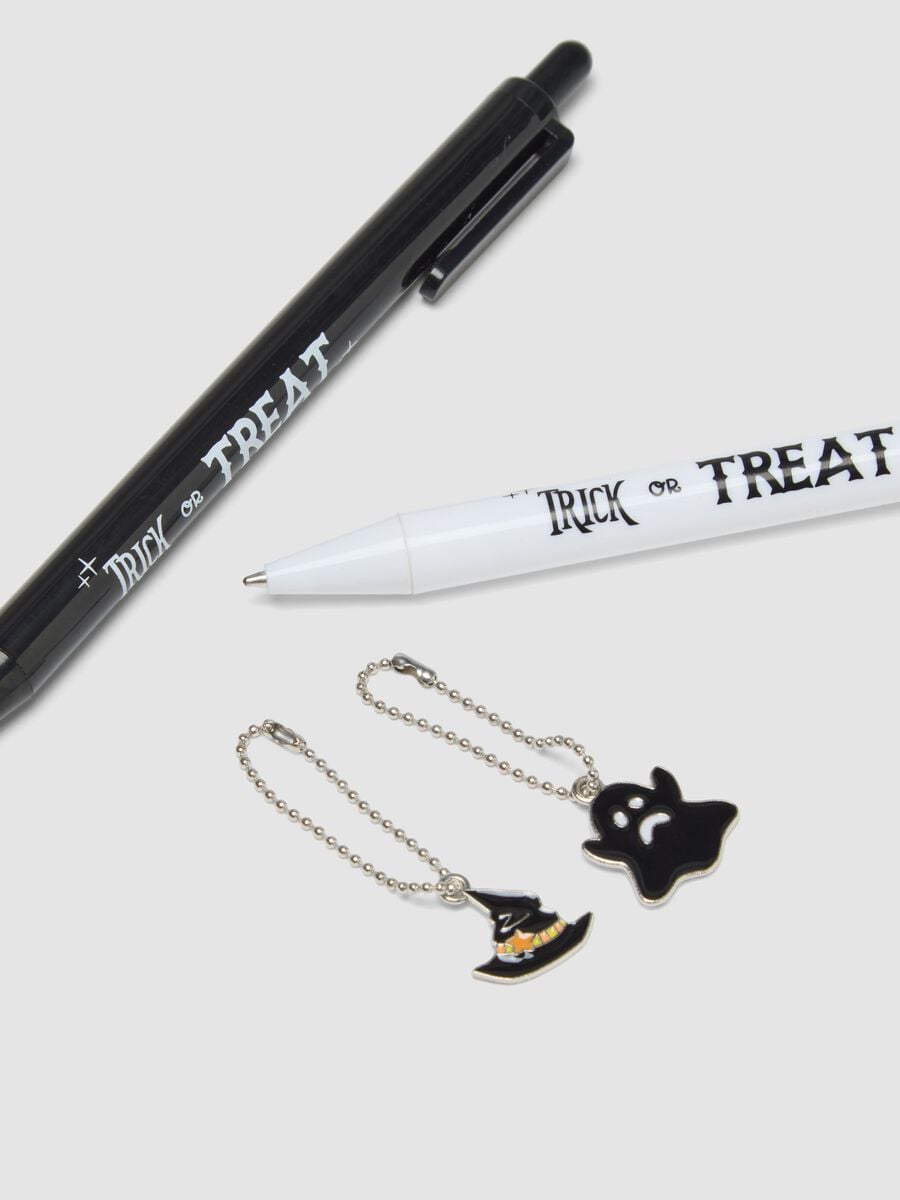 Black and white pen set with Halloween charms_2