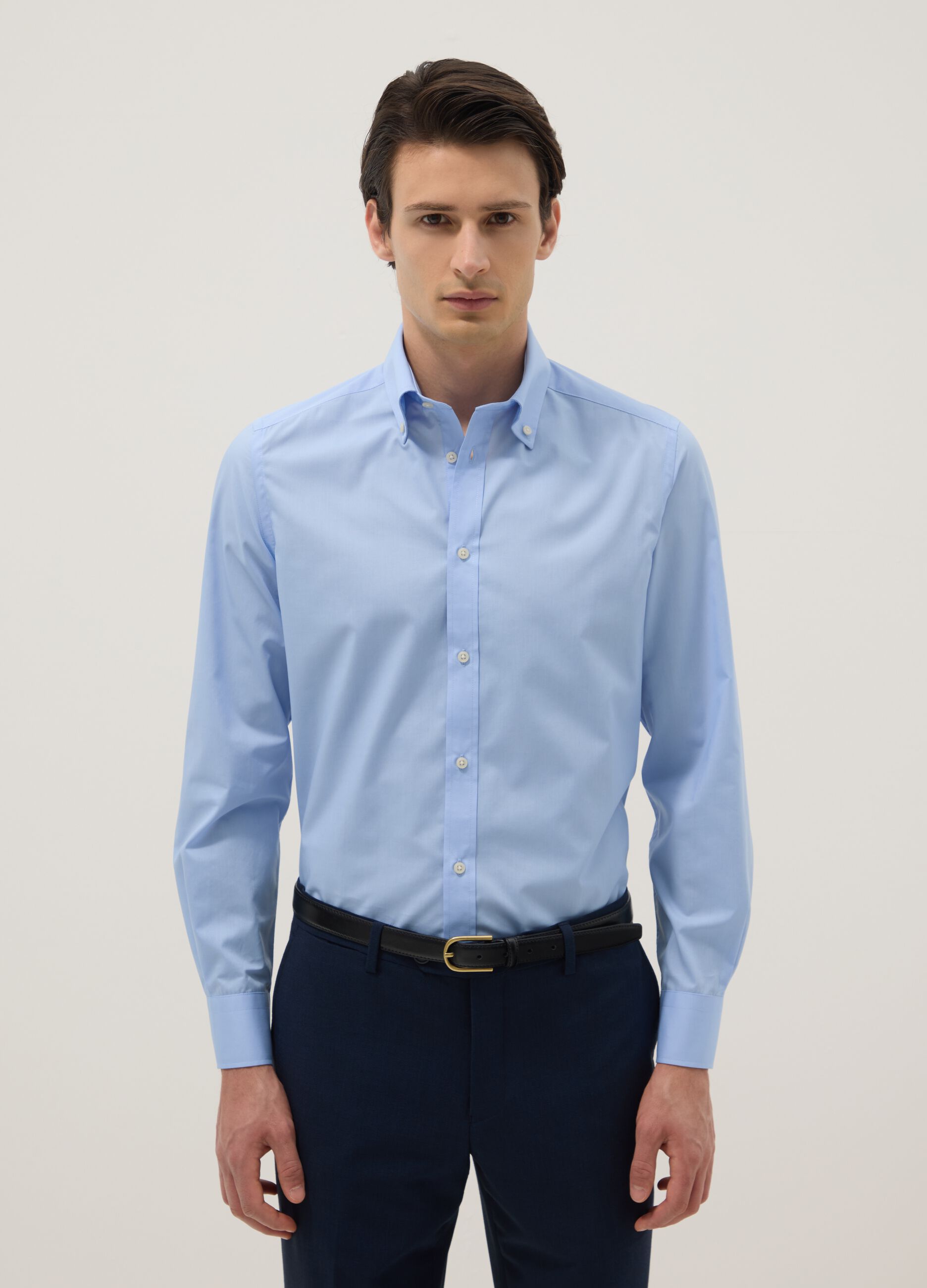 Camisa azul-clara slim fit de manga comprida com colarinho button-down