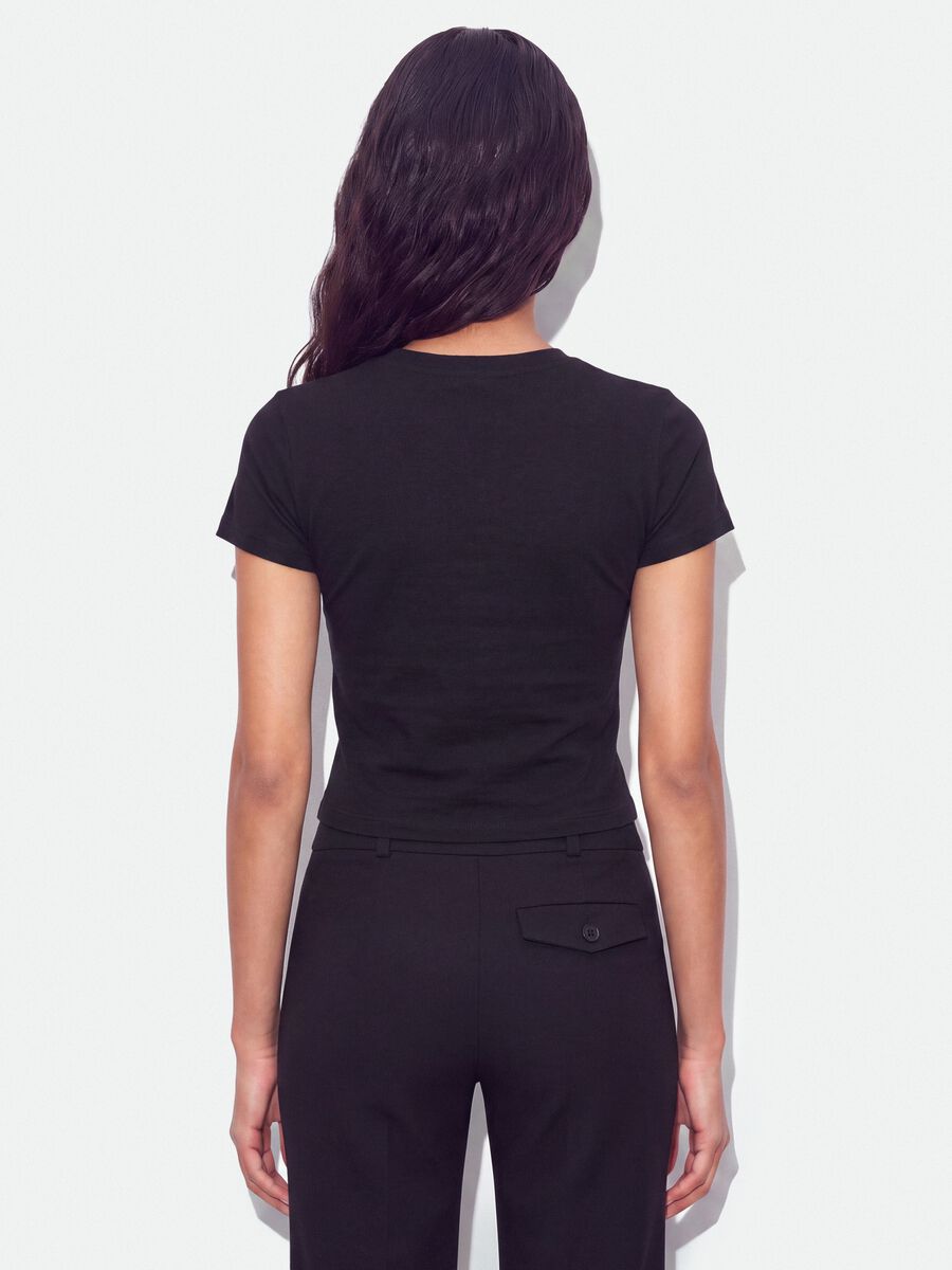 Schwarzes Crop-T-Shirt aus reiner Baumwolle mit Rundhalsausschnitt und Print_2