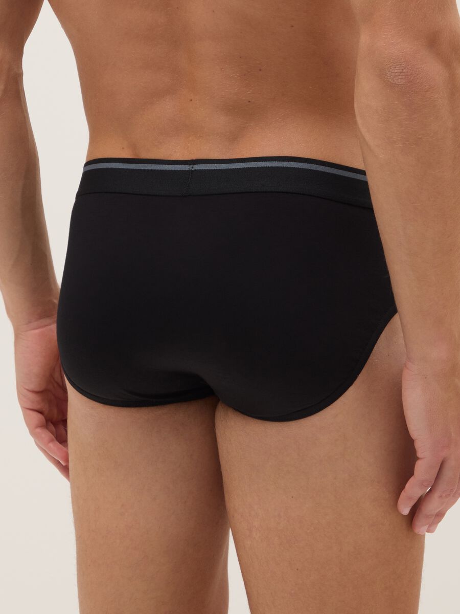 &Tau;&rho;&iota;&pi;&lambda;έ&tau;&alpha; &pi;&omicron;&lambda;ύ&chi;&rho;&omega;&mu;&alpha; &epsilon;&lambda;&alpha;&sigma;&tau;&iota;&kappa;ή &beta;&alpha;&mu;&beta;&alpha;&kappa;&epsilon;&rho;ά &epsilon;&sigma;ώ&rho;&omicron;&upsilon;&chi;&alpha; &mu;&epsilon; &kappa;&alpha;&nu;&omicron;&nu;&iota;&kappa;ή &epsilon;&phi;&alpha;&rho;&mu;&omicron;&gamma;ή_2