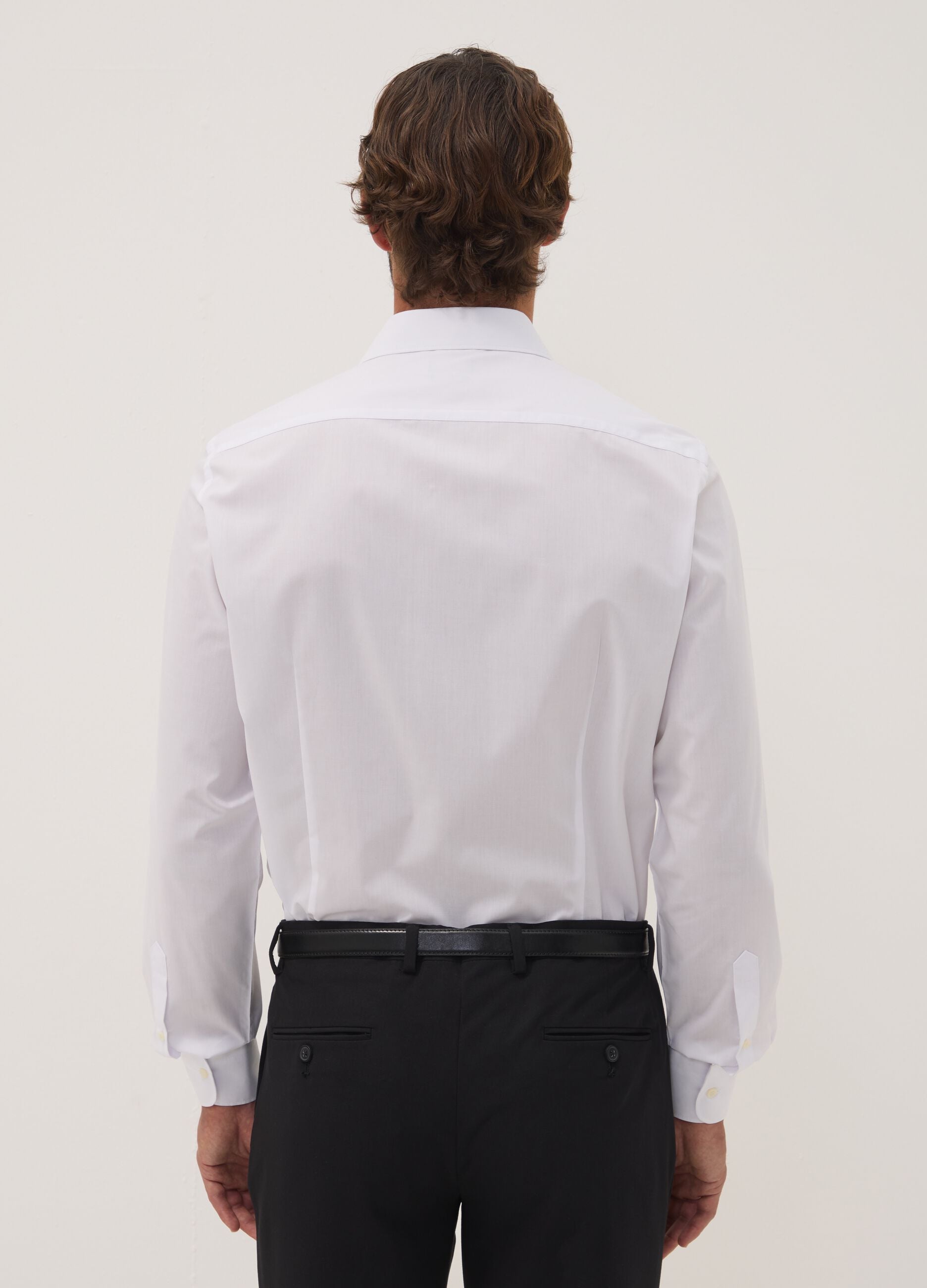 White slim-fit shirt with classic collar, easy iron