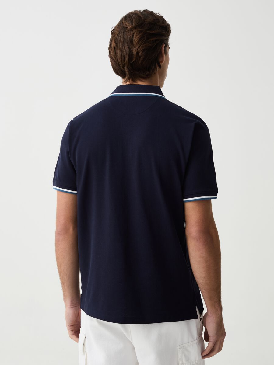Polo shirt in piquet with striped edging_2