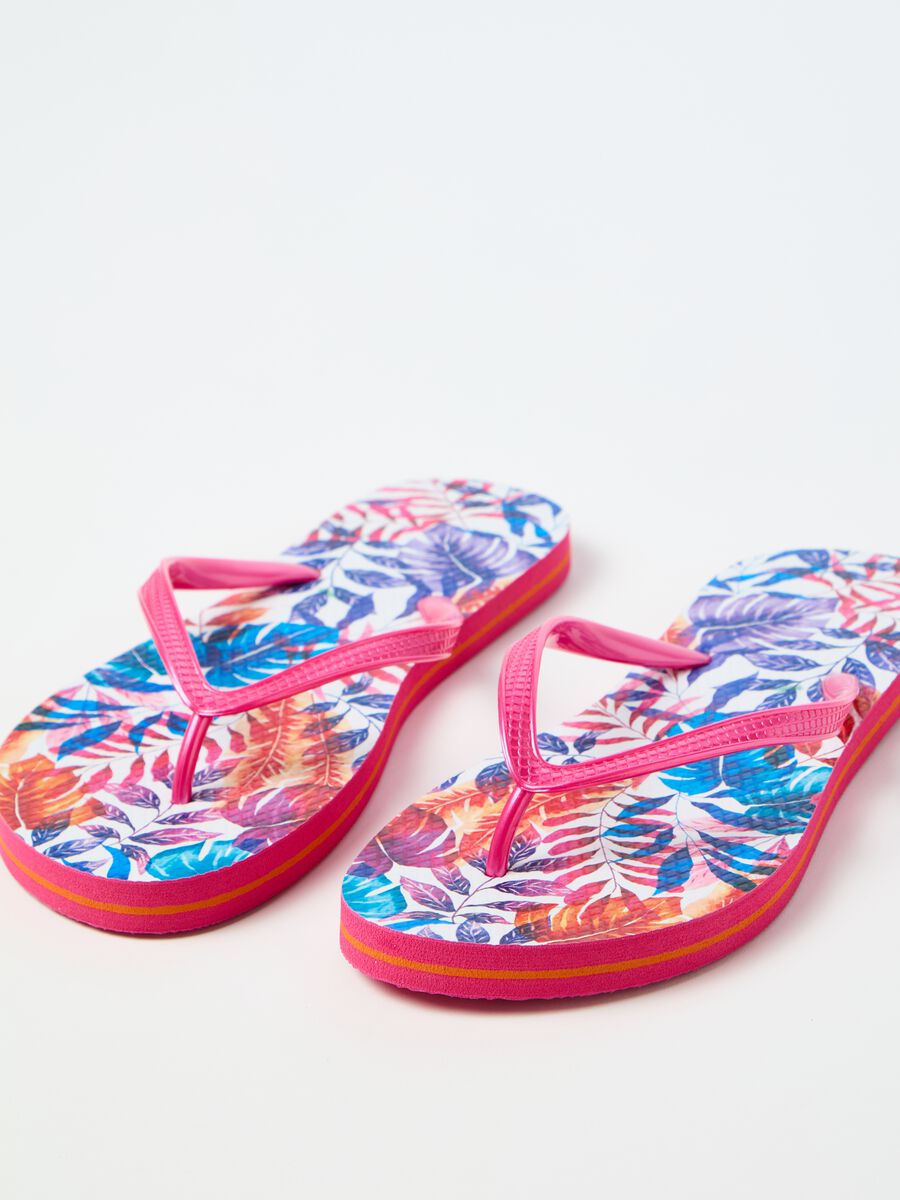 Thong sandals with print_2