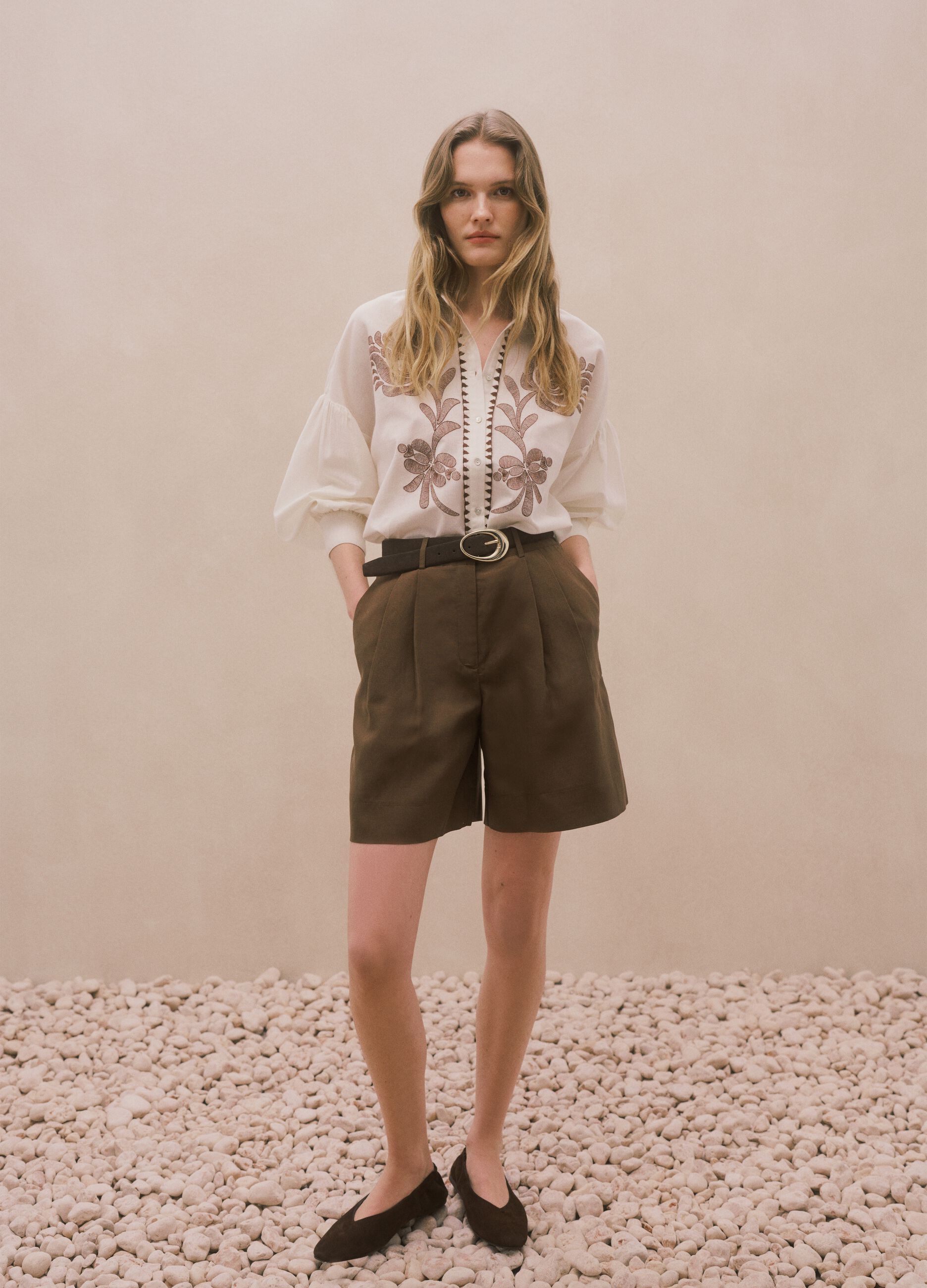 Brown lyocell and linen mix regular fit shorts