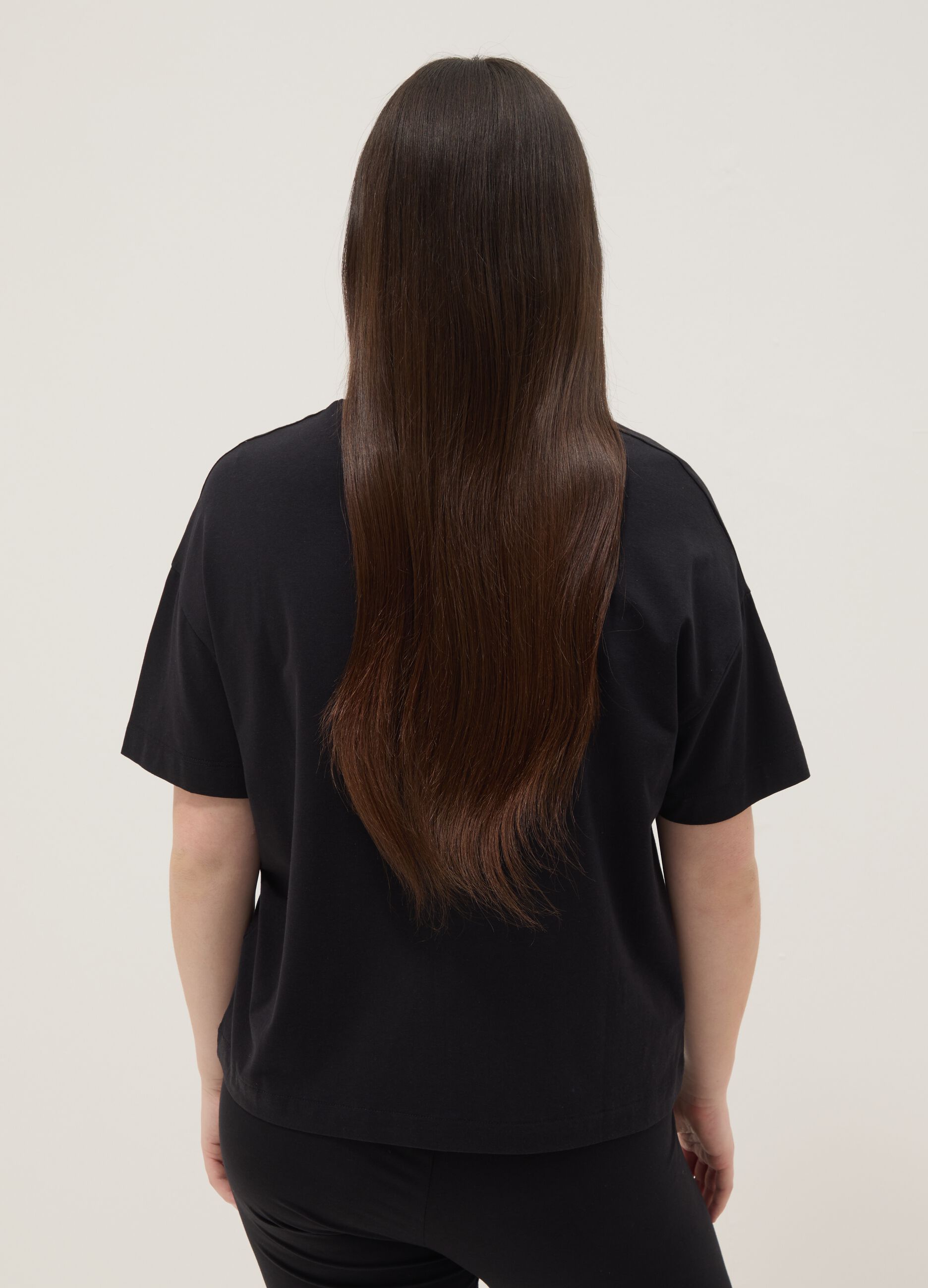 Camiseta negra de algod&oacute;n y modal el&aacute;stico