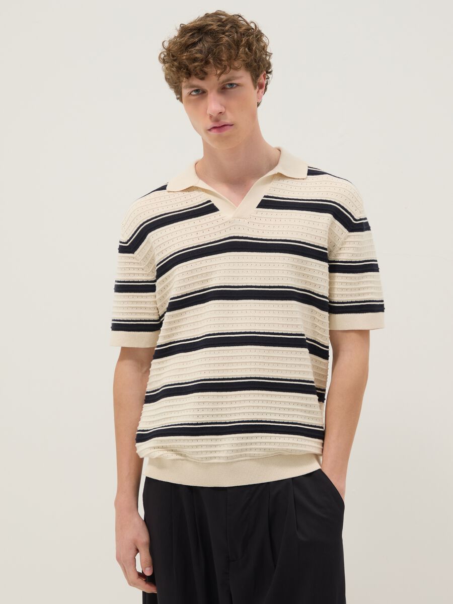 Beige gestreiftes Poloshirt aus reiner Baumwolle mit klassischem Kragen, Oversize-Fit_1