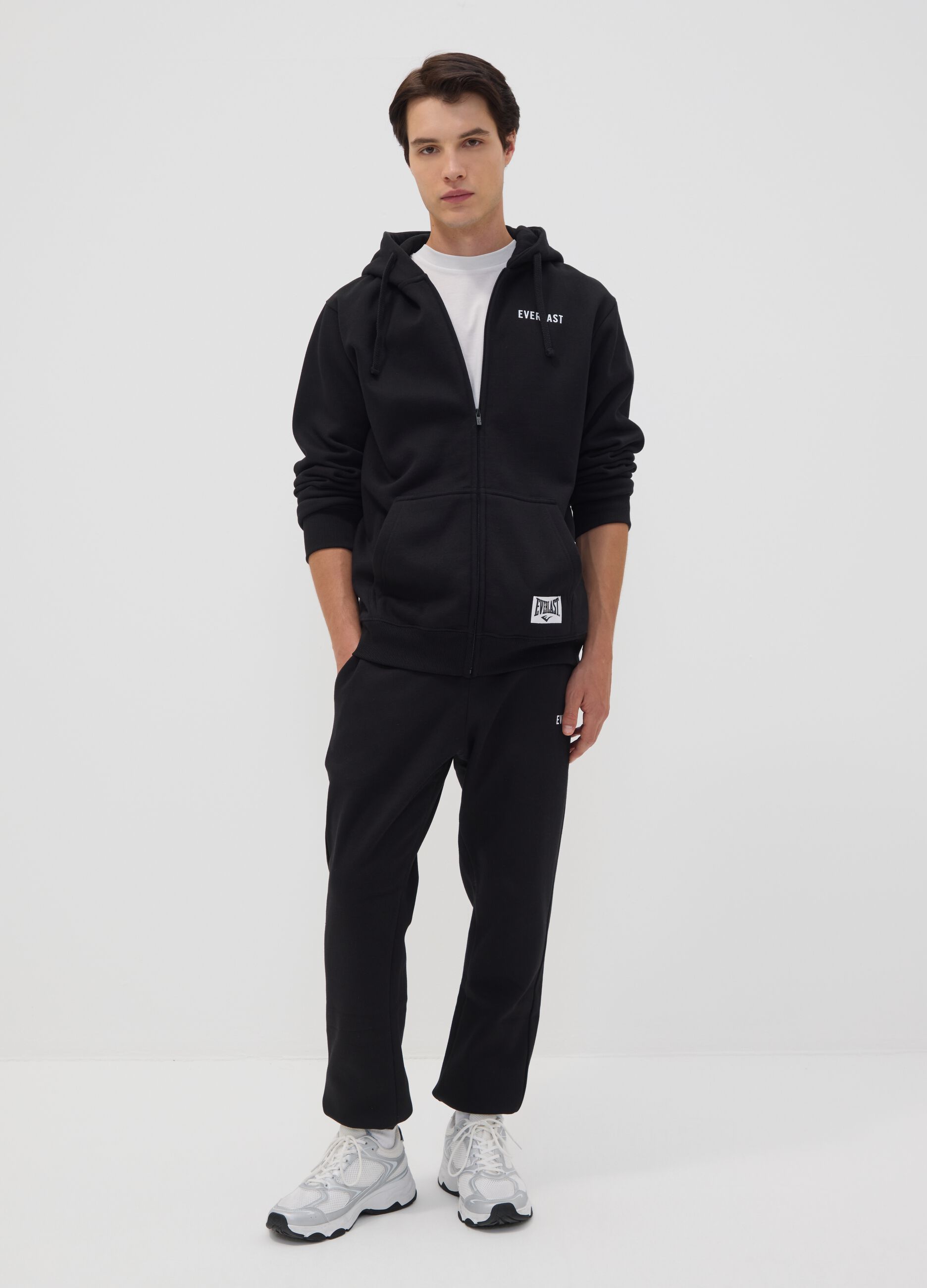 Sweatshirt preta com capuz e fecho de correr em mistura de algod&atilde;o