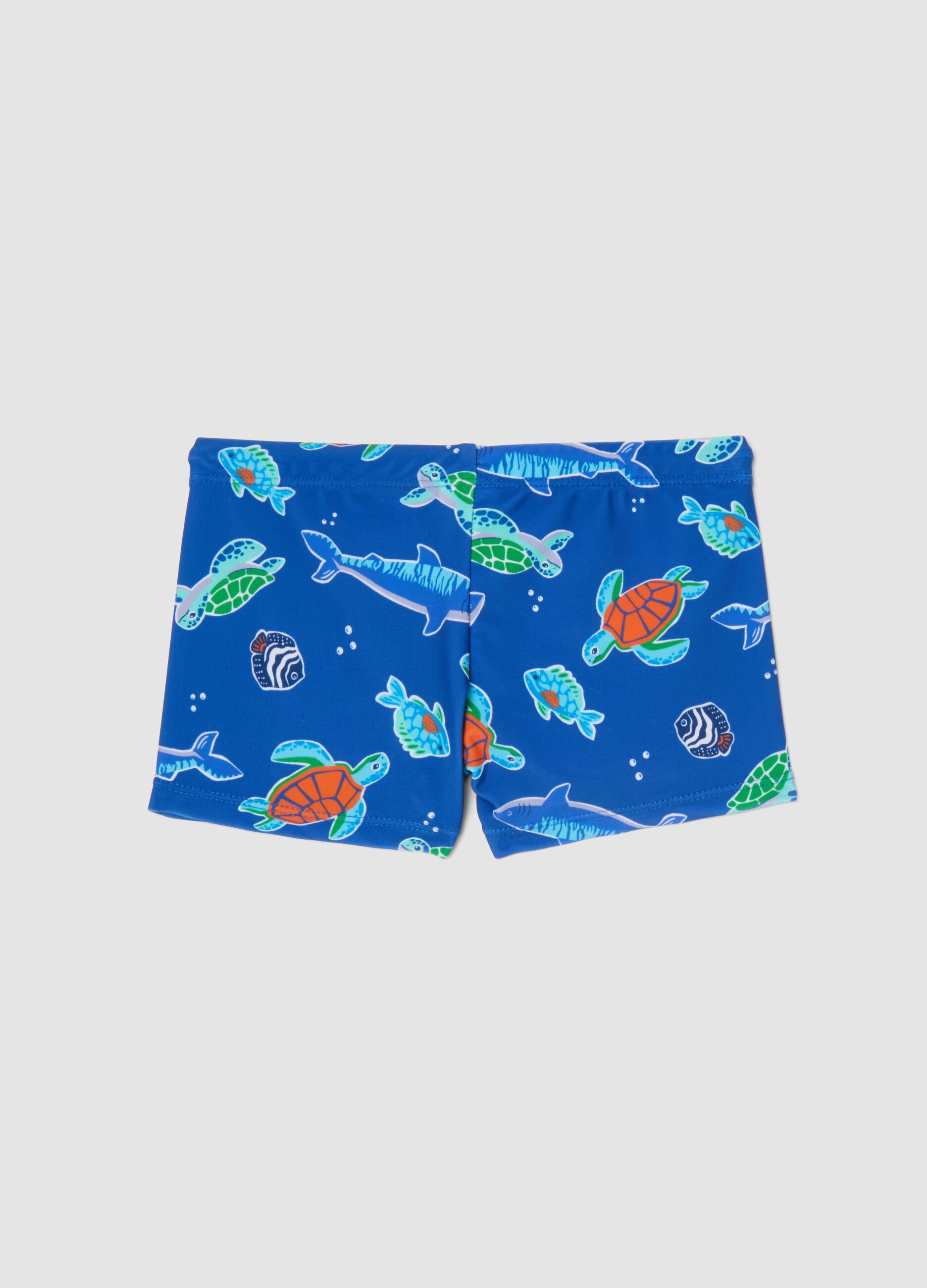 Blaue elastische Badeshorts