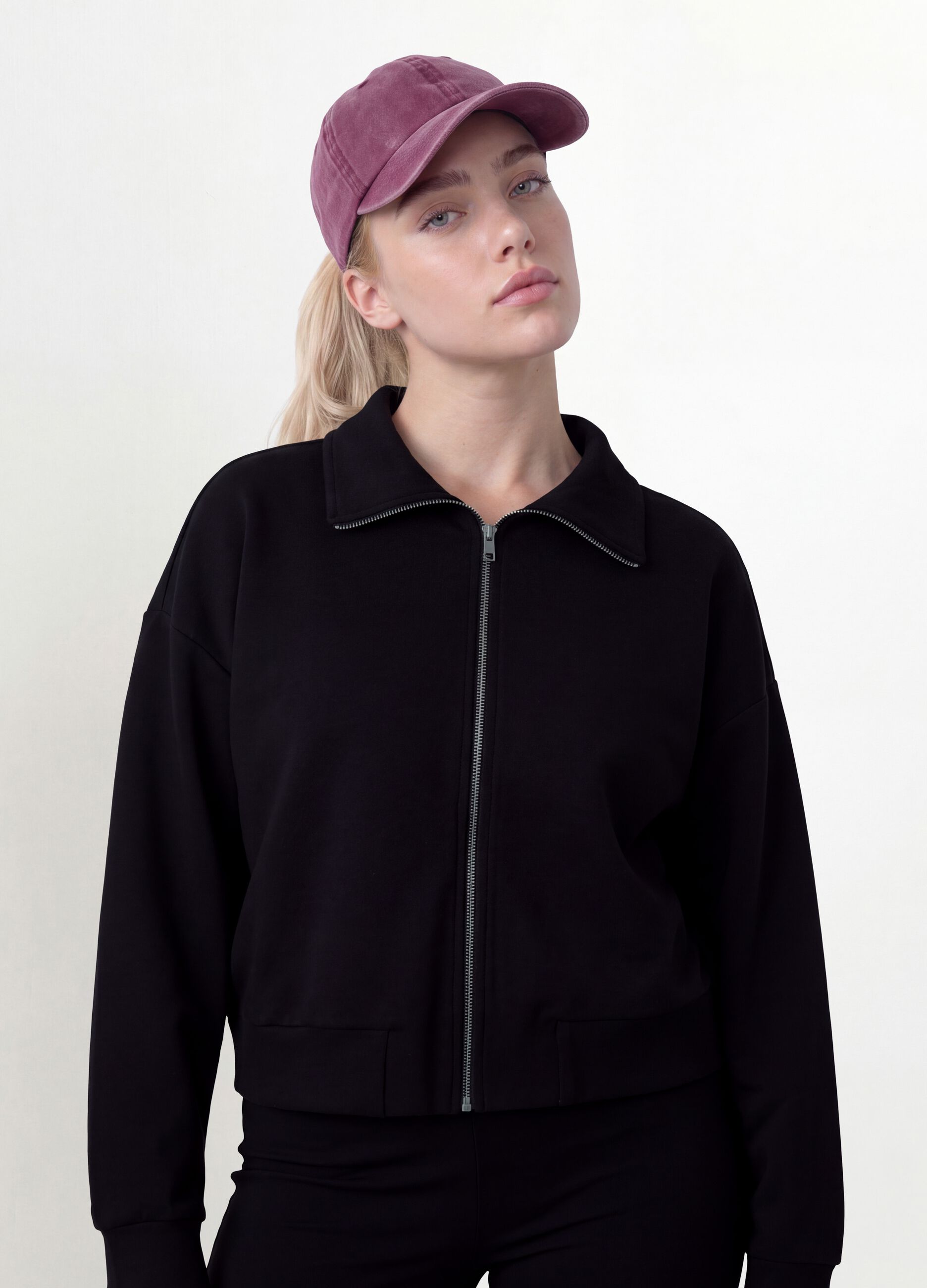 Felpa full zip nera in viscosa elasticizzata con colletto
