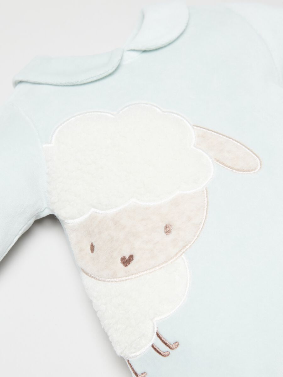 Onesie with feet and embroidered sheep_2
