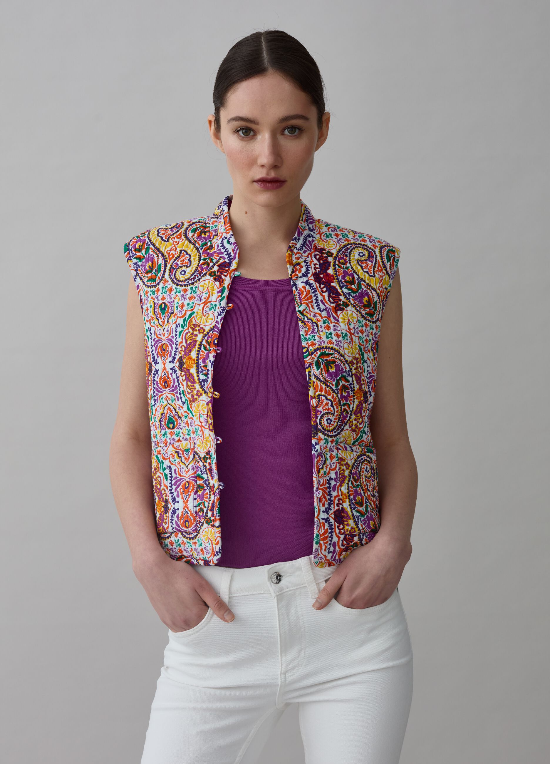 Quilted gilet with paisley print