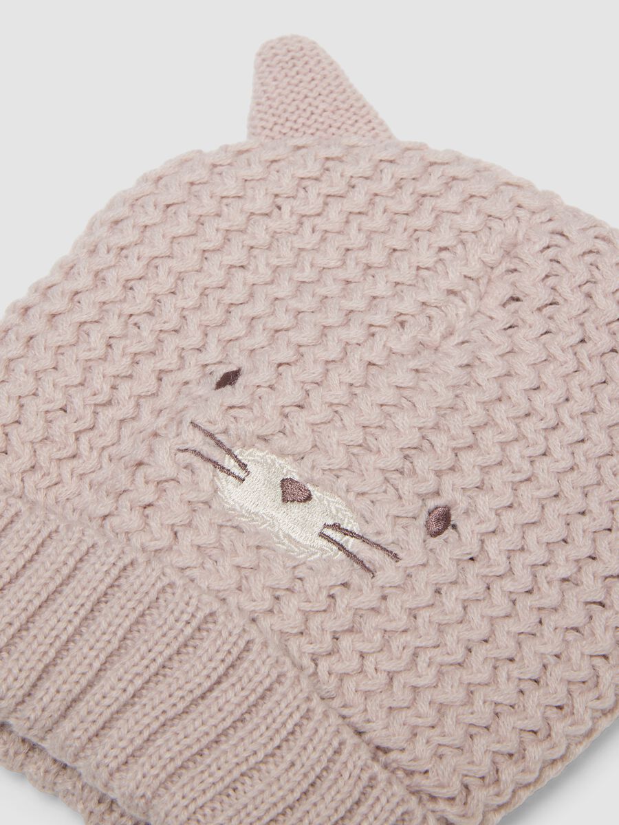 Cappello viola in maglia con orecchie applicate_2