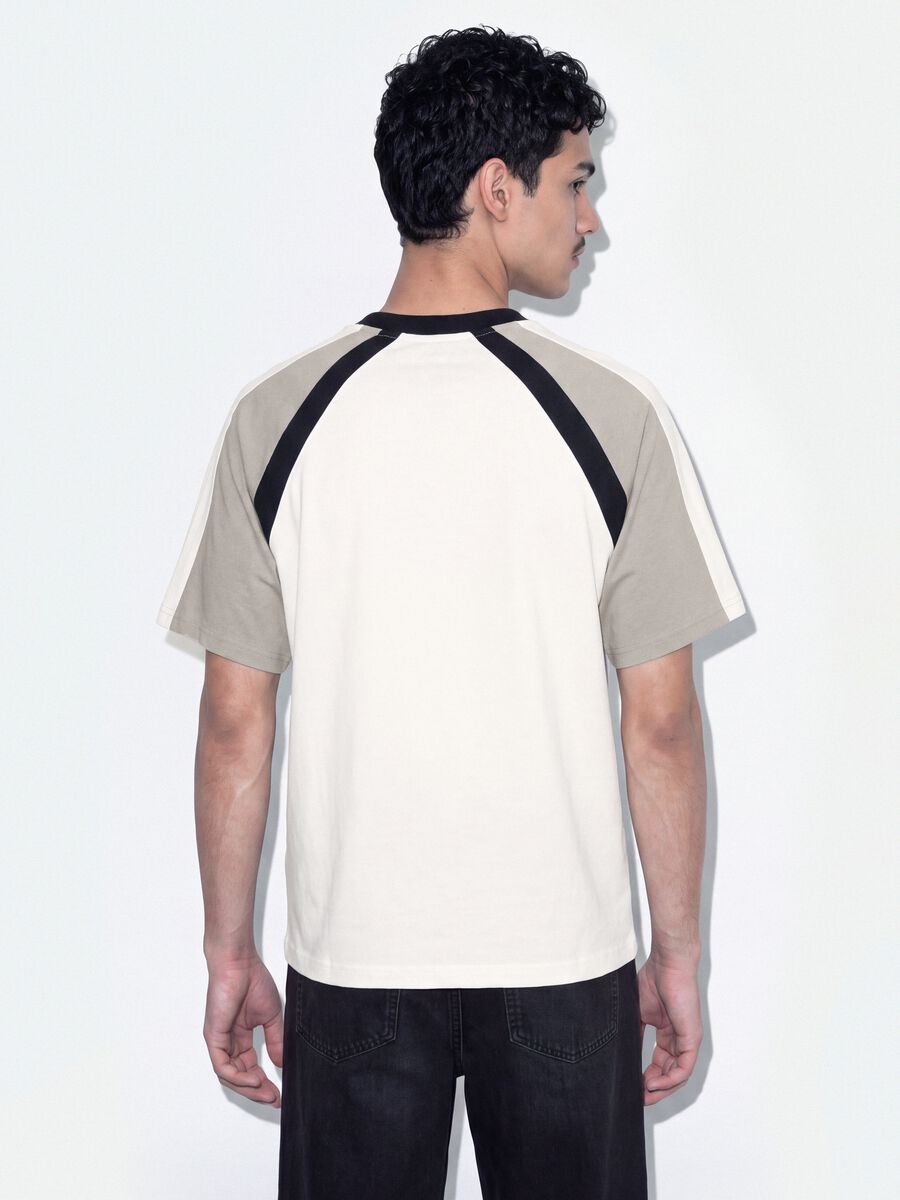 White pure cotton crew-neck T-shirt with &ldquo;Always Cooking&rdquo; slogan_3