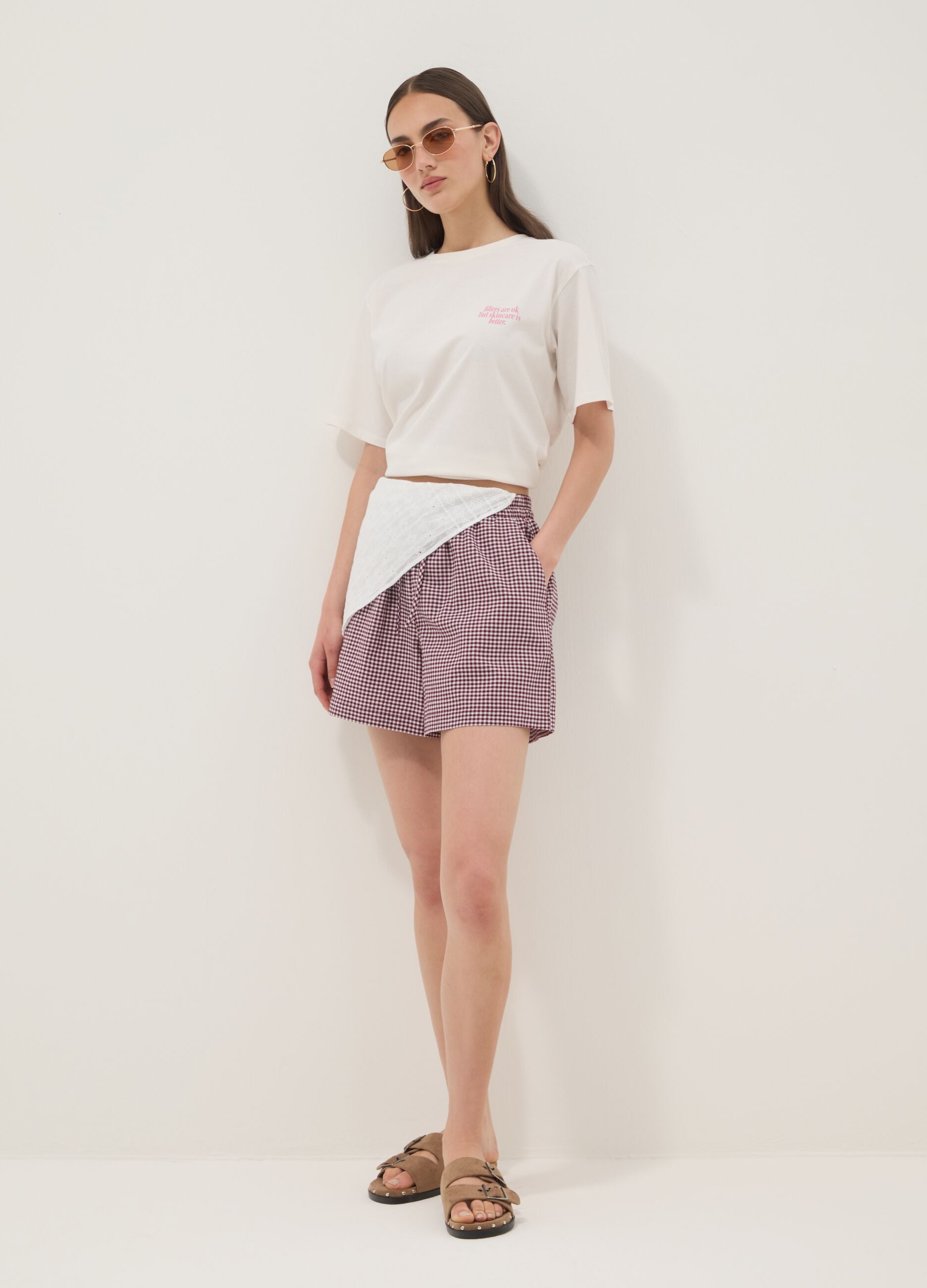 &Lambda;&epsilon;&upsilon;&kappa;ό T-shirt &alpha;&pi;ό 100% &beta;&alpha;&mu;&beta;ά&kappa;&iota; &mu;&epsilon; beauty &sigma;&tau;ά&mu;&pi;&alpha;, relaxed &epsilon;&phi;&alpha;&rho;&mu;&omicron;&gamma;ή