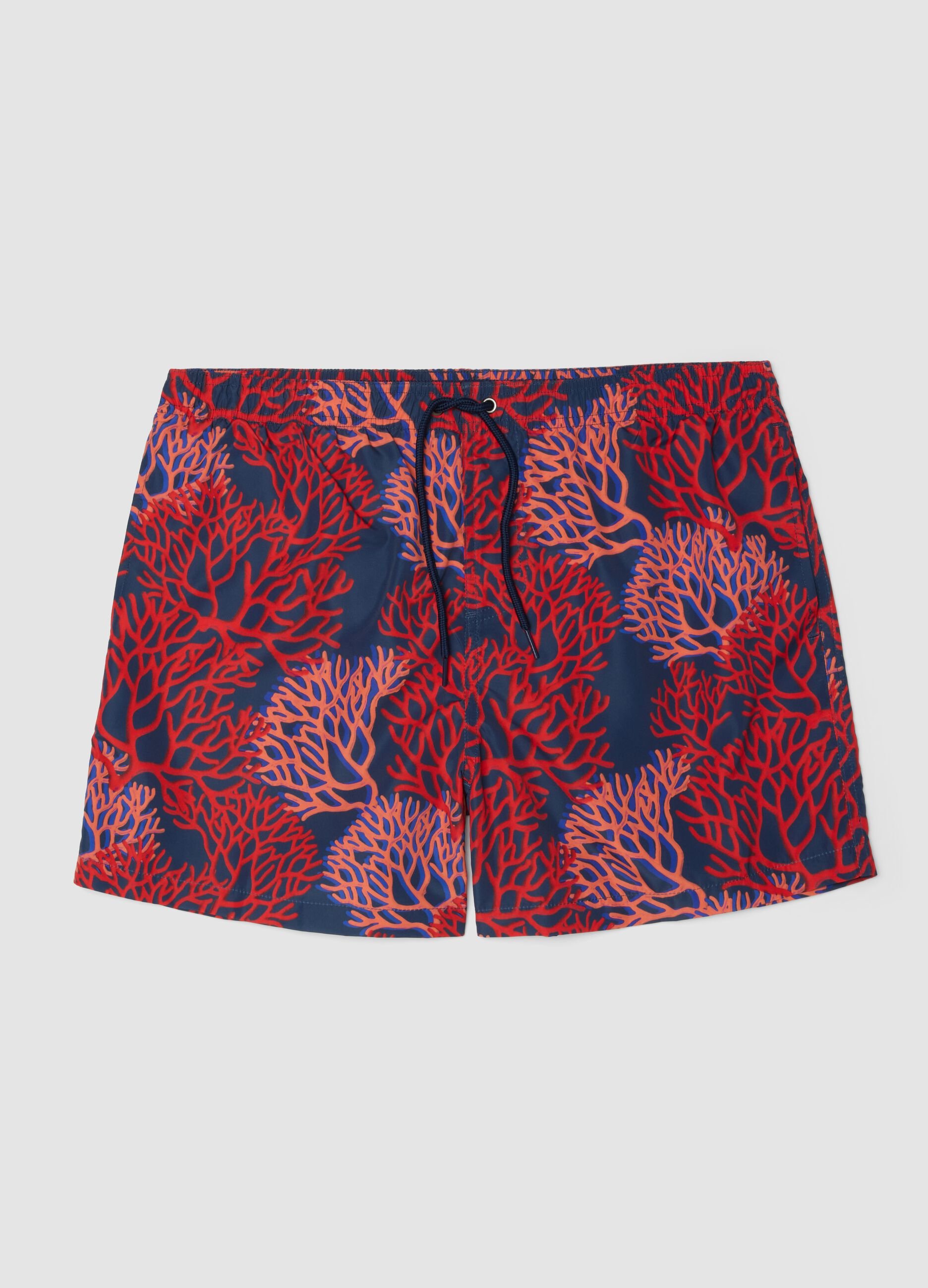 Mehrfarbige Boxer-Badeshorts mit Korallen-Print