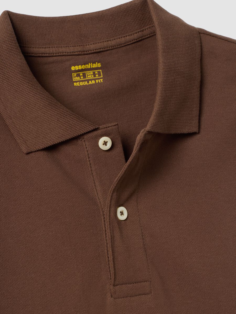 Brown pure cotton piqu&eacute; polo shirt with classic collar, regular fit_2