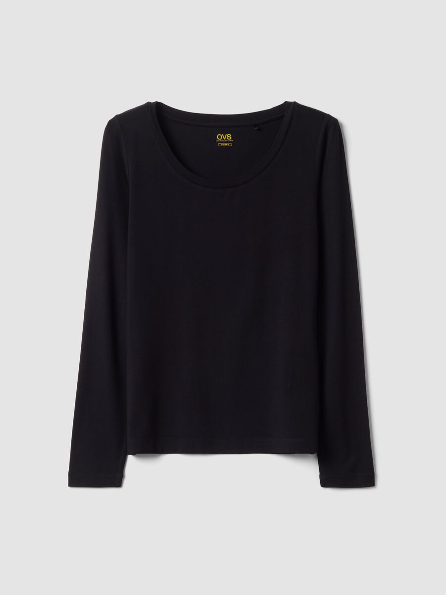 T-shirt nera in viscosa elasticizzata con girocollo slim fit_4