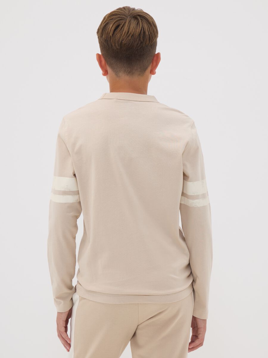 Beige pure organic cotton T-shirt with college print for boys_2