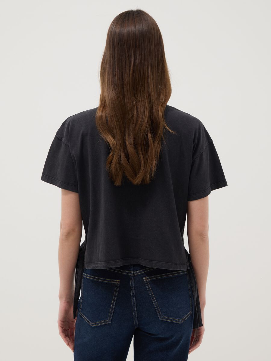 Camiseta negra de algod&oacute;n puro con estampado Nirvana, corte regular_3