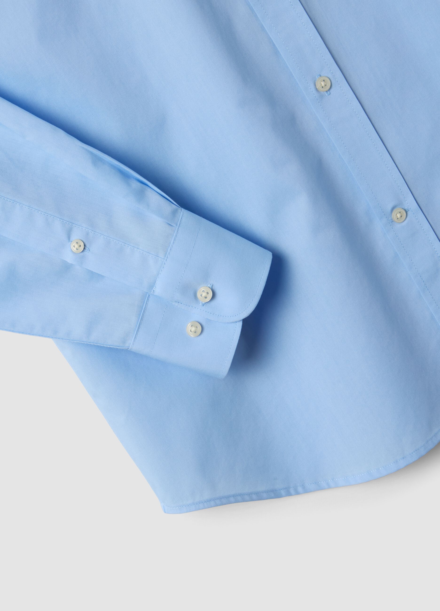 Hellblaues Regular-Fit-Hemd mit klassischem Kragen, b&uuml;gelleicht