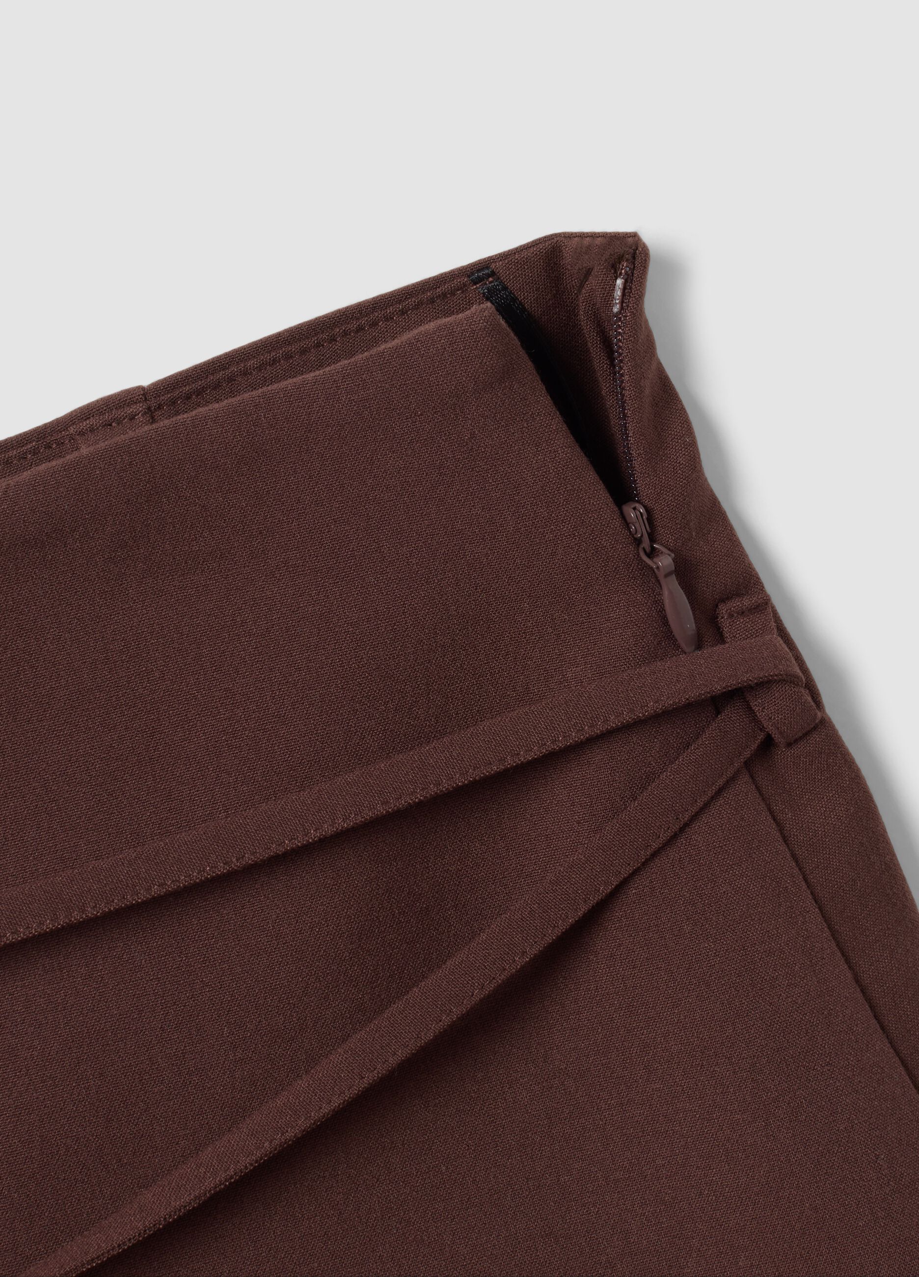 Mini gonna marrone in viscosa elasticizzata con cintura