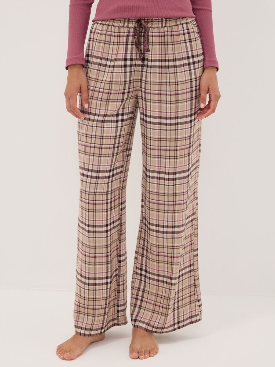 Beige Pyjamahose aus reiner Viskose mit Karomuster_1