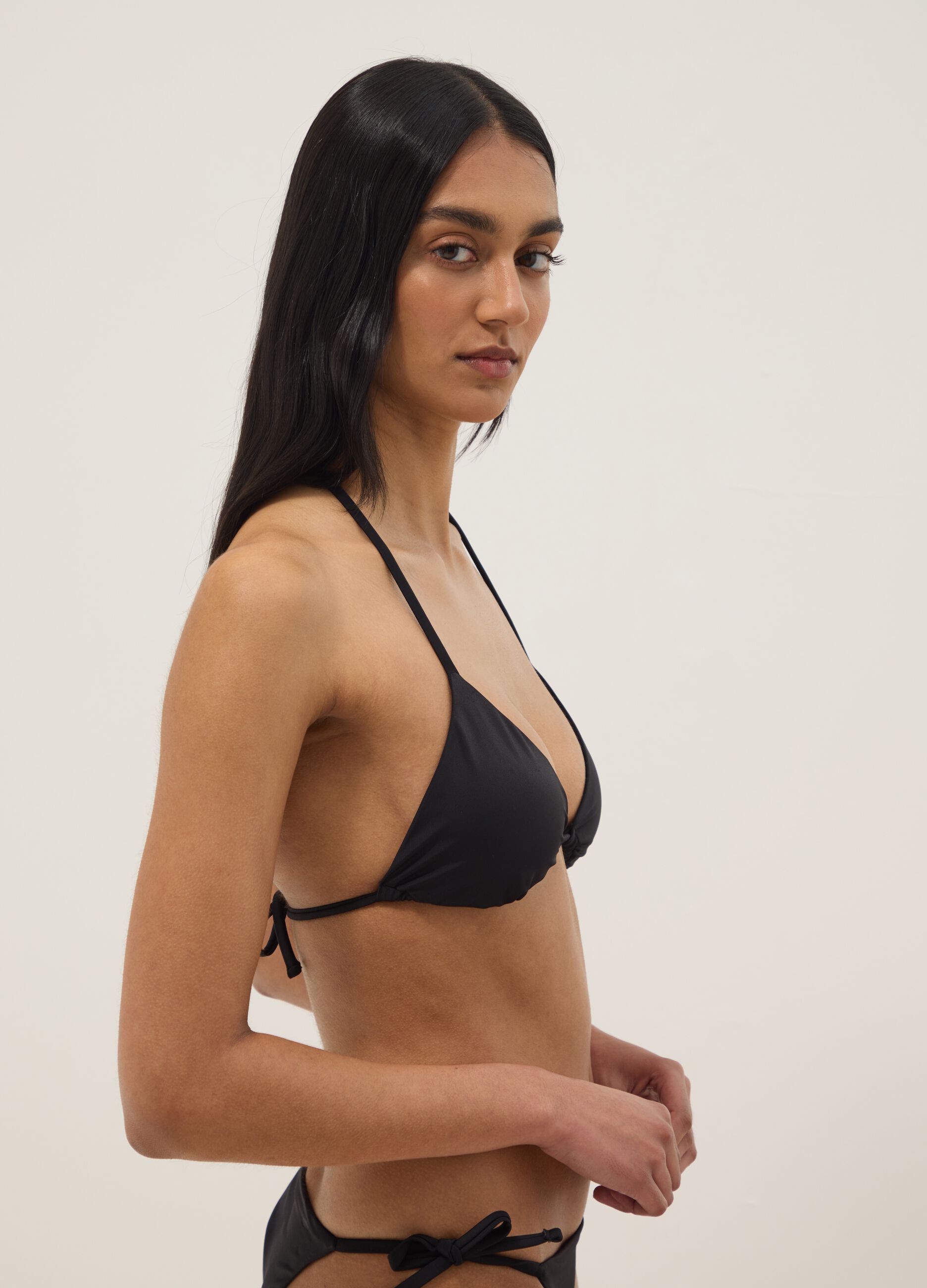 Schwarzes Triangel-Bikinioberteil aus Stretchmaterial