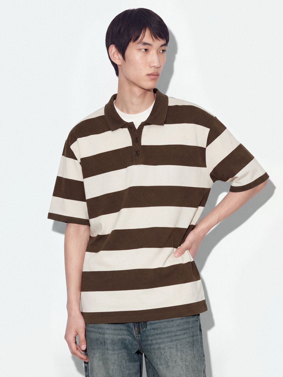 Braunes Poloshirt aus reiner Baumwolle mit Streifen, Regular Fit_0