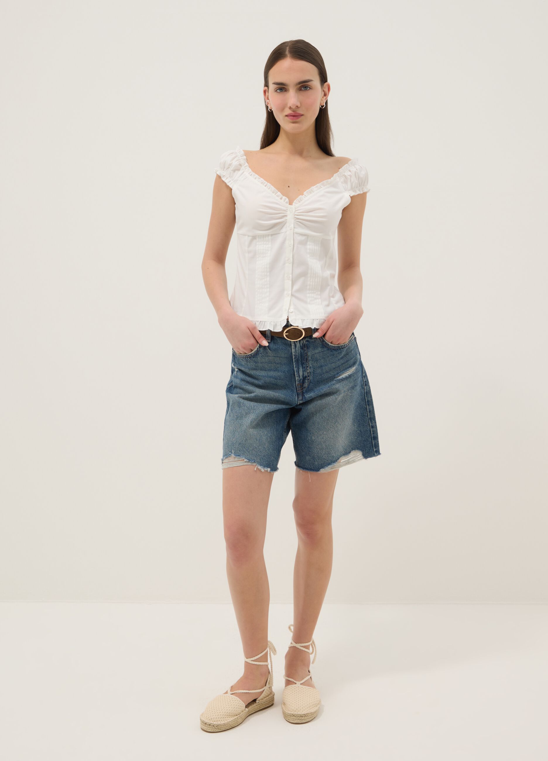 White organic cotton blouse with short sleeves