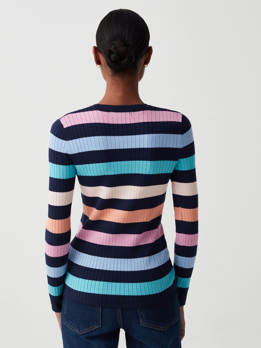 Flat ribbed top with striped pattern_2