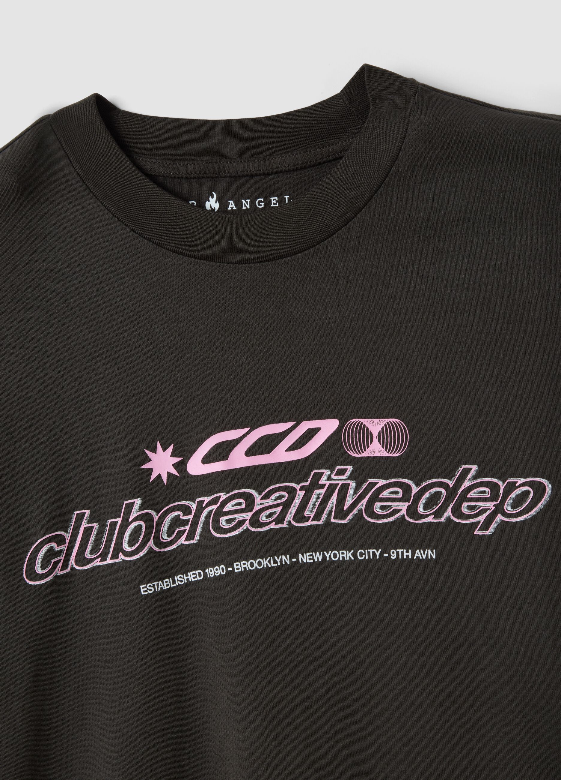 &Kappa;&alpha;&phi;έ &kappa;&omicron;&nu;&tau;ό (cropped) T-shirt &alpha;&pi;ό 100% &beta;&alpha;&mu;&beta;ά&kappa;&iota; &mu;&epsilon; &sigma;&tau;ά&mu;&pi;&alpha;, boxy &epsilon;&phi;&alpha;&rho;&mu;&omicron;&gamma;ή