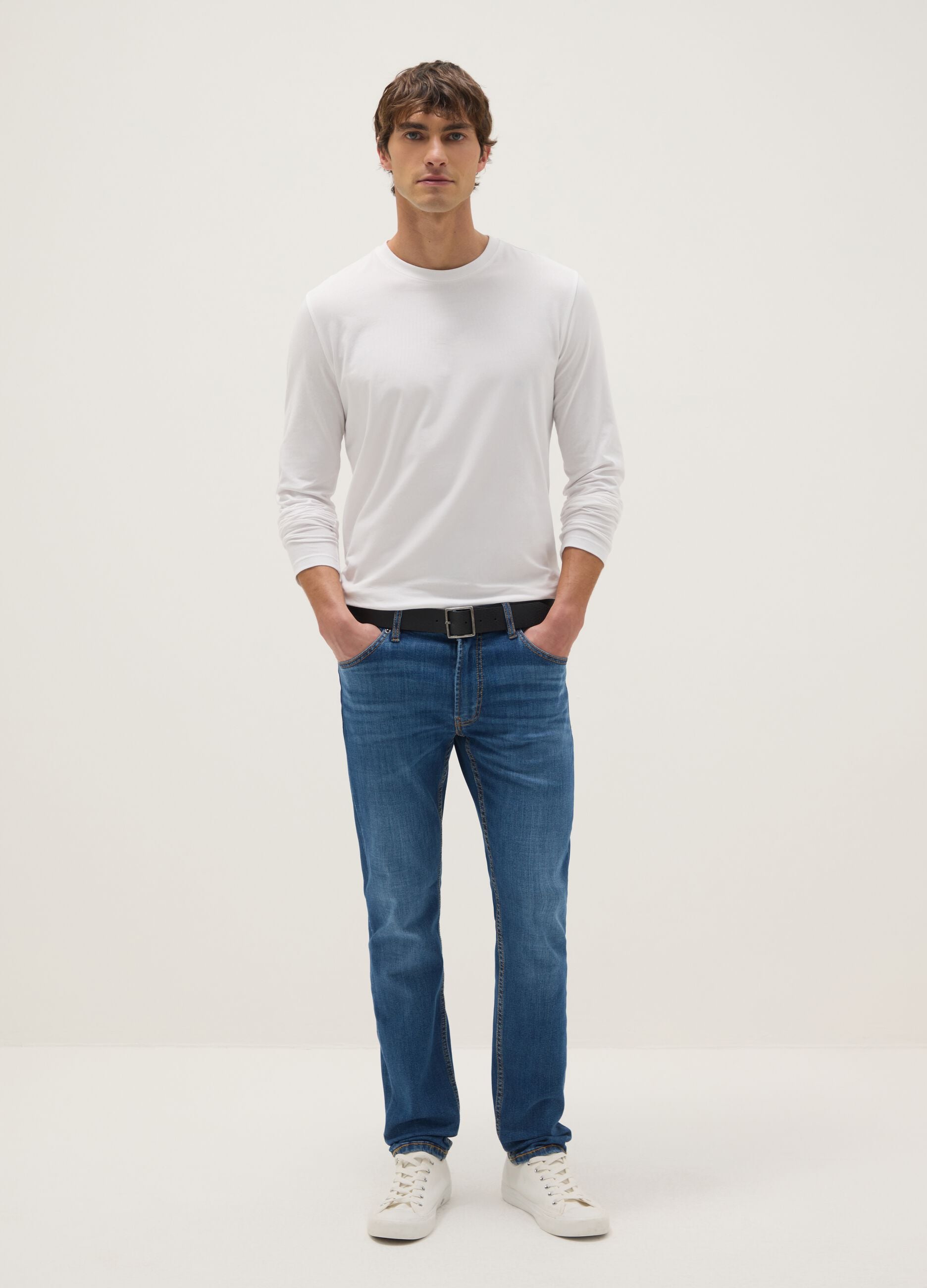 Vaqueros azul slim fit de algod&oacute;n el&aacute;stico con cinco bolsillos
