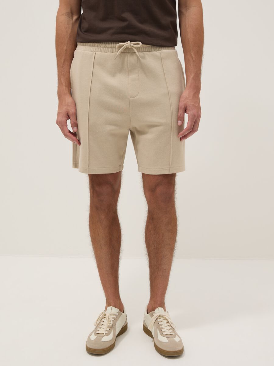 Beige Shorts aus Baumwollmix in Regular Fit mit Kordelzug_1
