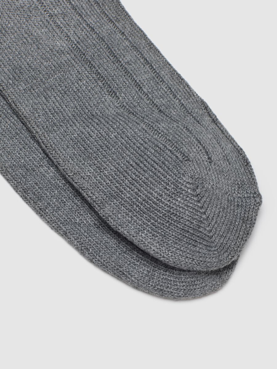Long grey ribbed stretch socks_2