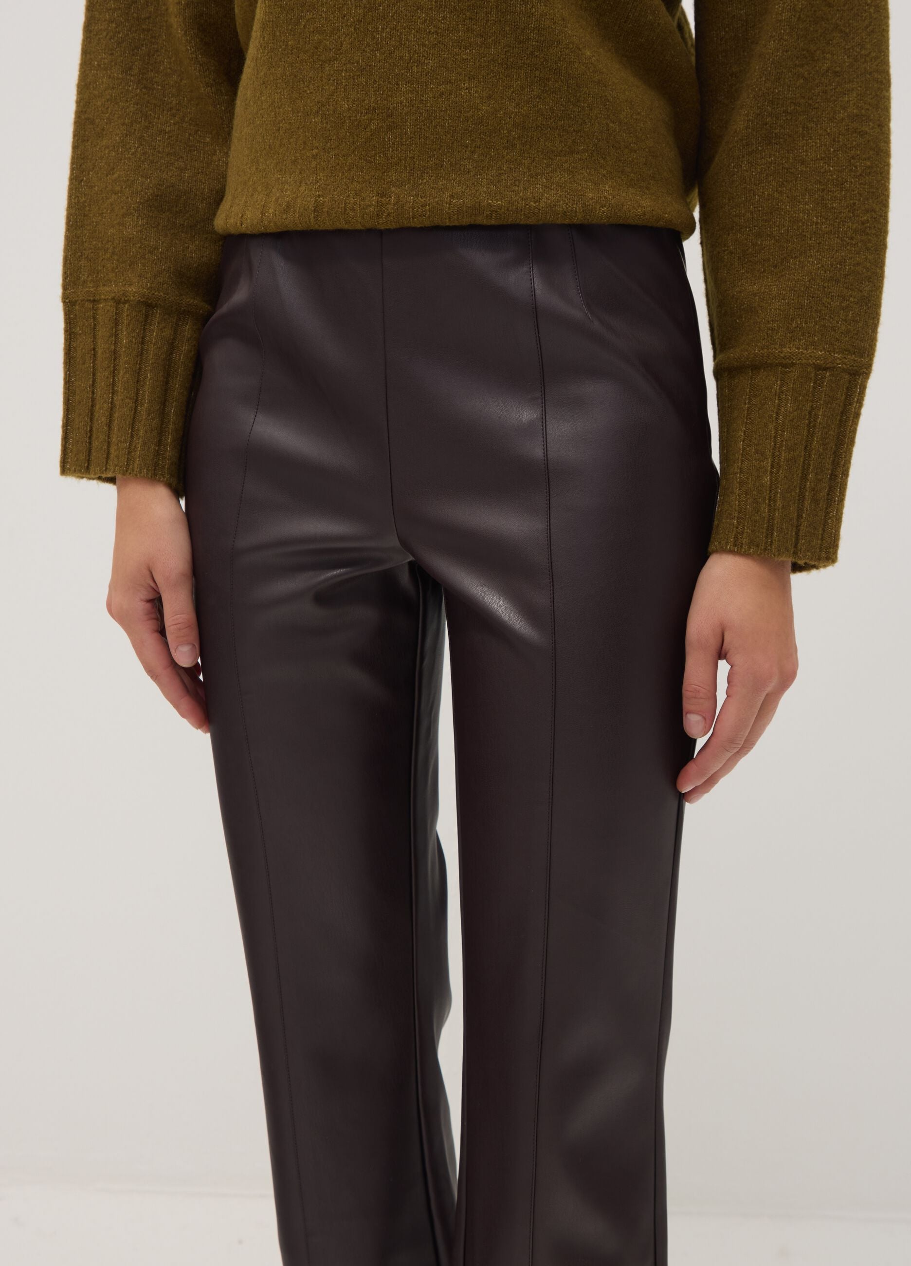 Leggings marroni flare con vita regular ed elastico