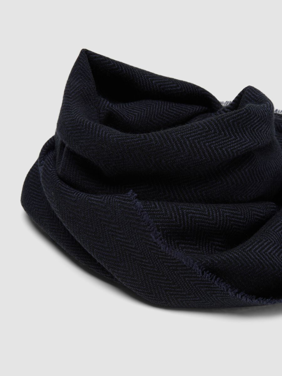 Blue herringbone scarf with fringes_1