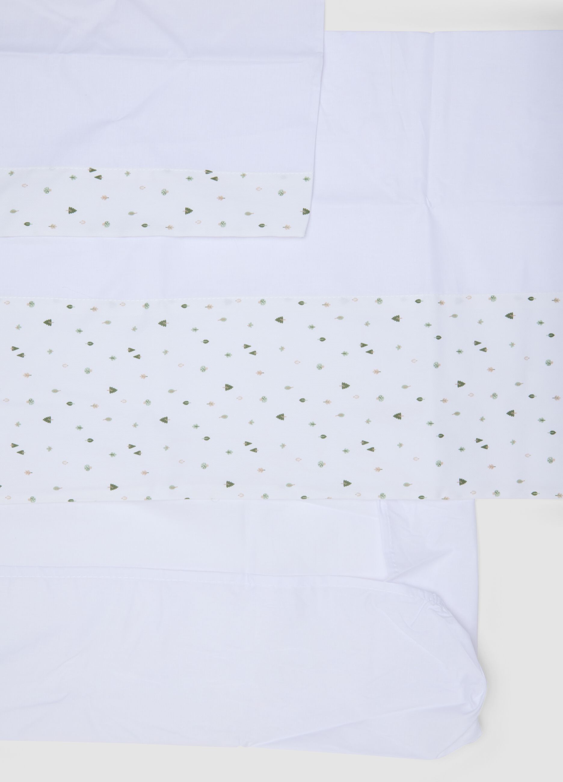 White pure cotton baby sheet with all-over print