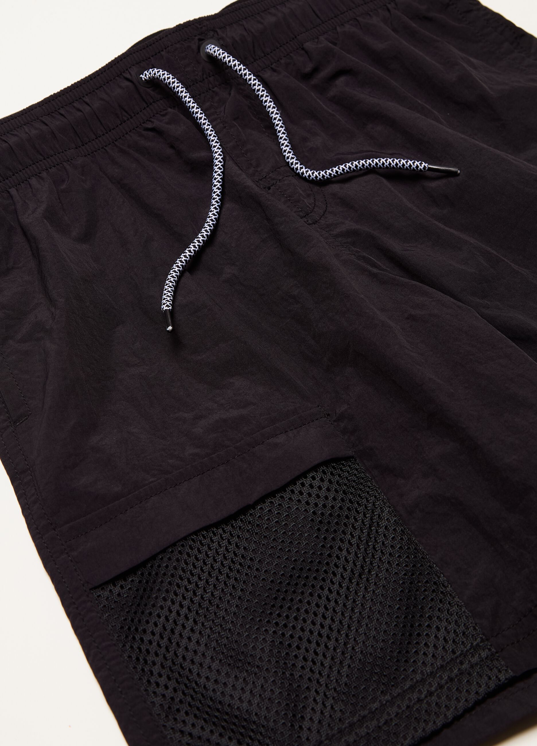 Swimming trunks with external elastic