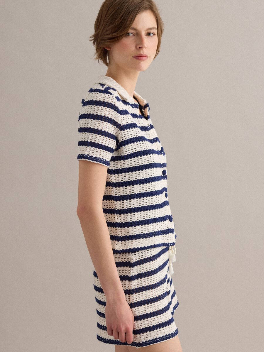Blue and white striped stretch cotton crochet polo shirt_3