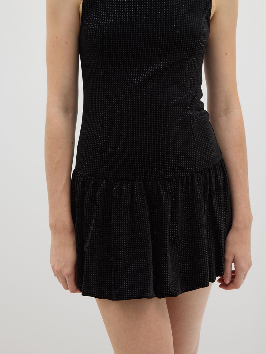 Black short sleeveless velour dress, regular fit_3