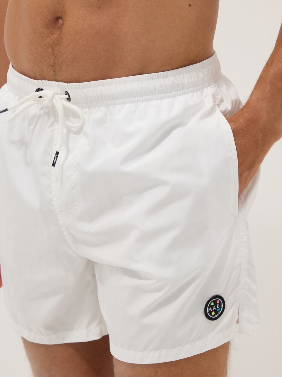 White swim shorts with elasticated waistband_3