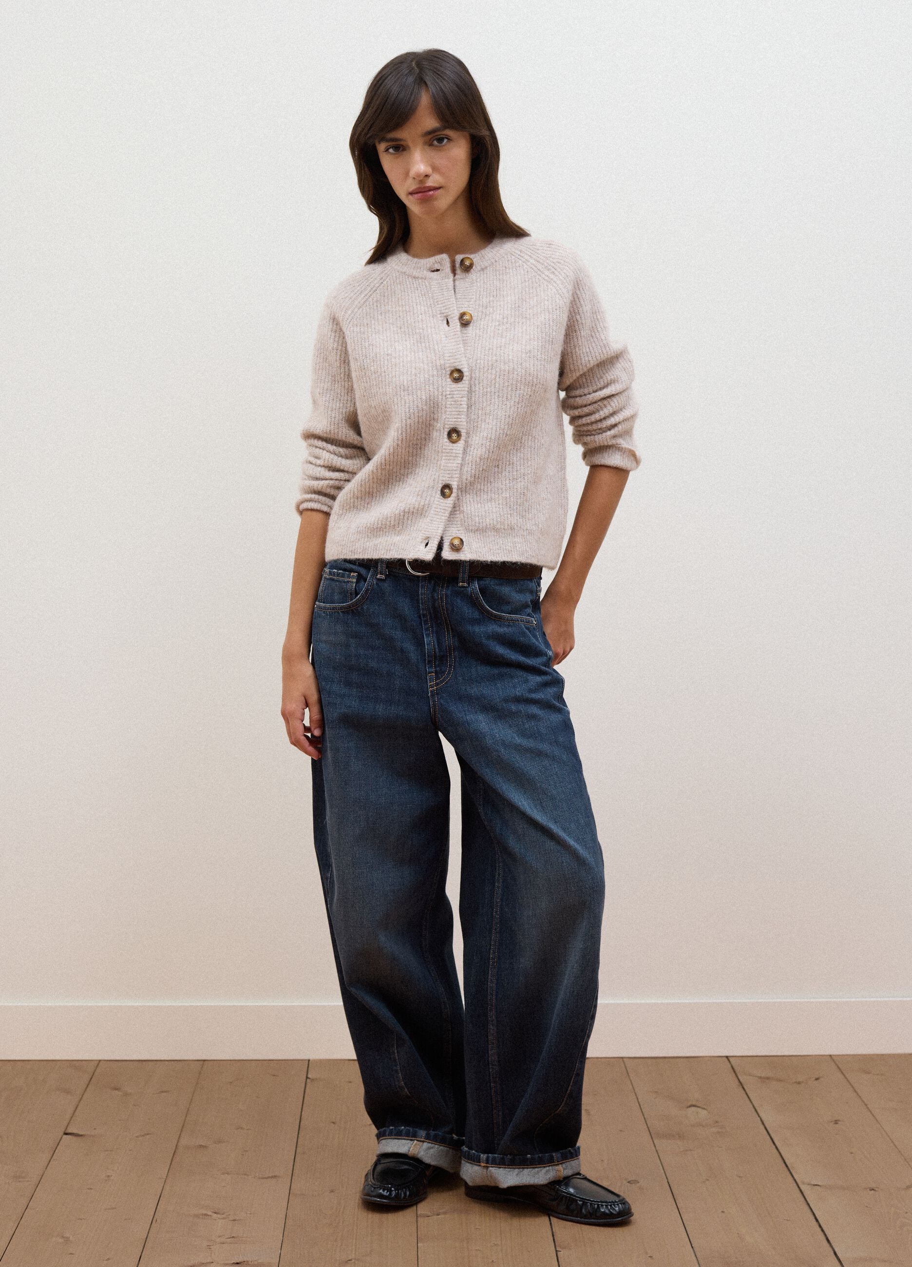Beiger Rundhals-Cardigan aus elastischer Wolle und Alpaka, Regular Fit