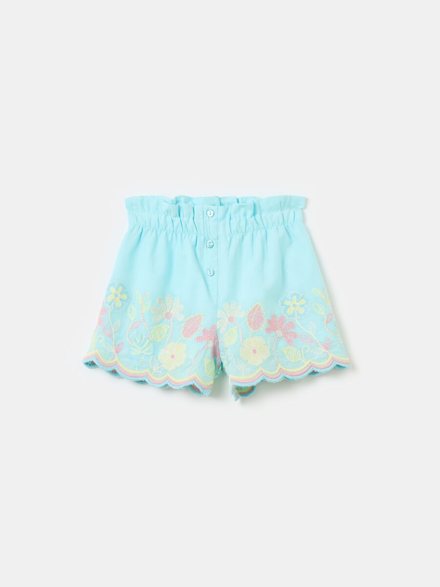 Shorts de algodón con bordado floral_0