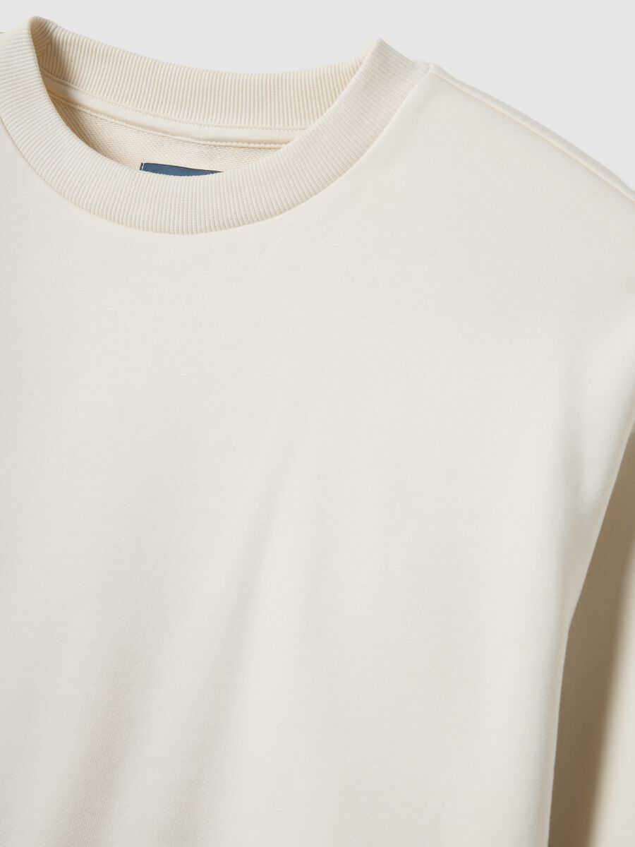 White regular fit cotton blend sweatshirt with round neck_5