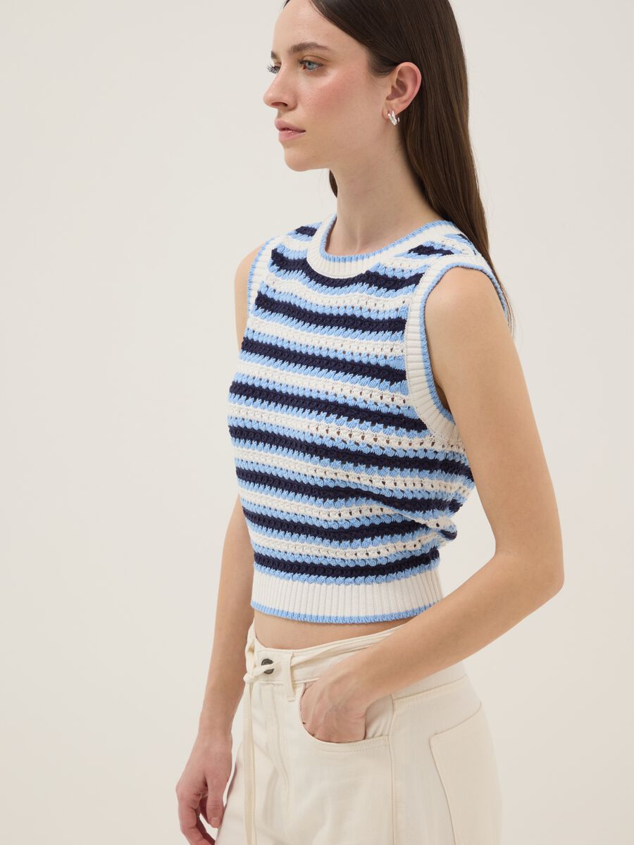 &Mu;&pi;&lambda;&omicron;ύ&zeta;&alpha; &chi;&omega;&rho;ί&sigmaf; &mu;&alpha;&nu;ί&kappa;&iota;&alpha; &alpha;&pi;ό &kappa;&alpha;&theta;&alpha;&rho;ό &beta;&alpha;&mu;&beta;ά&kappa;&iota; &mu;&epsilon; &pi;&omicron;&lambda;&upsilon;&chi;&rho;&omega;&mu;&alpha;&tau;&iota;&kappa;έ&sigmaf; &rho;ί&gamma;&epsilon;&sigmaf;, &kappa;&alpha;&nu;&omicron;&nu;&iota;&kappa;ή &epsilon;&phi;&alpha;&rho;&mu;&omicron;&gamma;ή_0