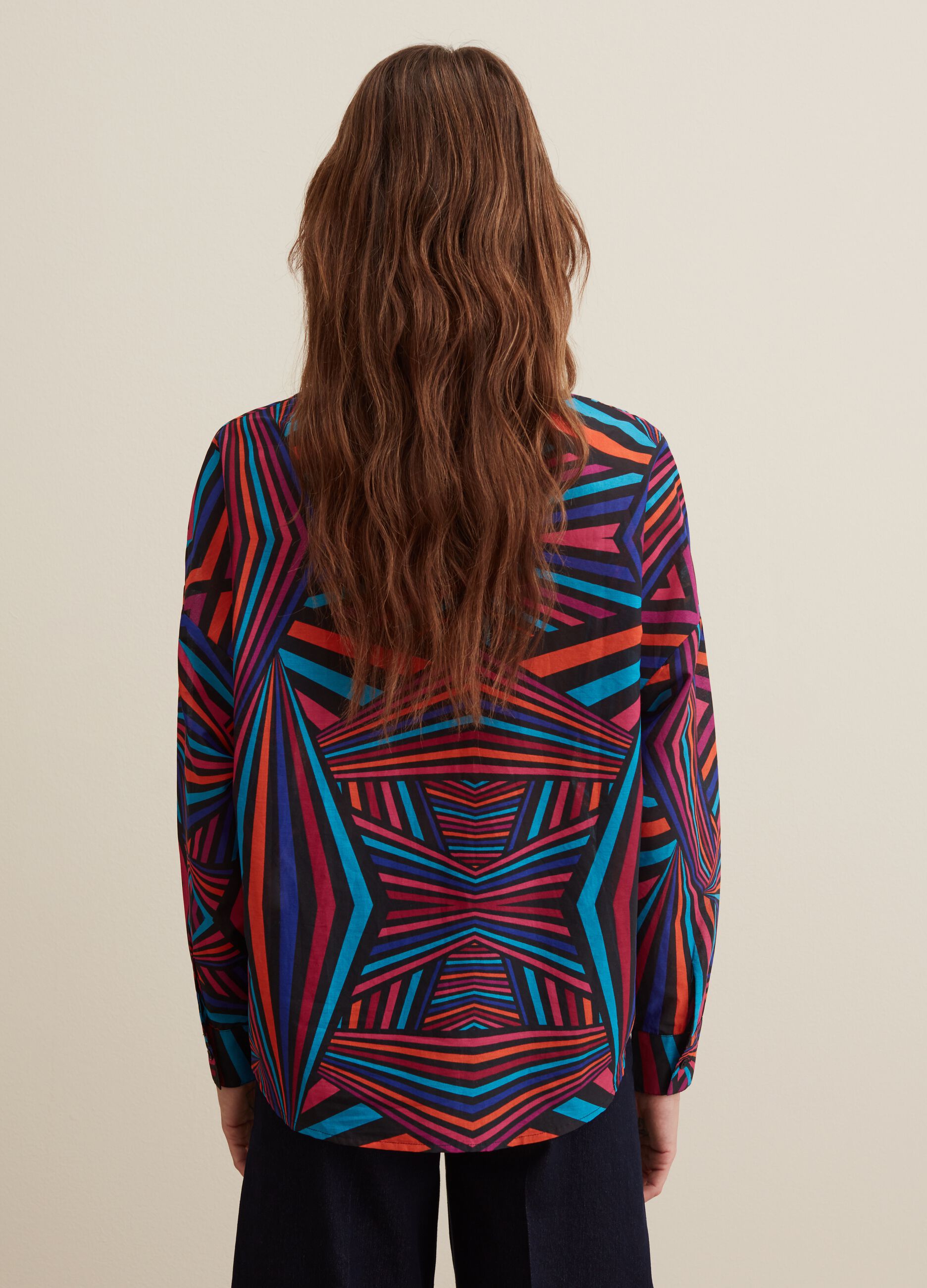 Shirt with multicoloured optical pattern_2