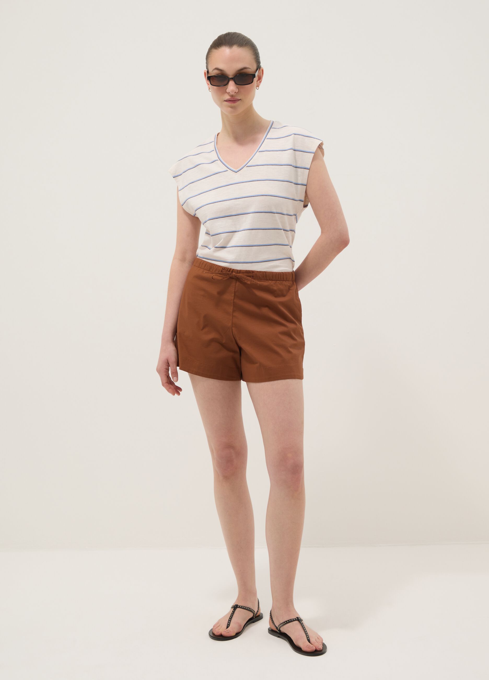 Brown stretch cotton shorts with elasticated waist